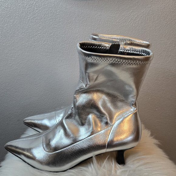 Abound Erin Faux Leather Silver Ankle Boots - New Sz 8.5 - Picture 7 of 12